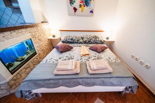 Postel nebo postele na pokoji v ubytování M & J Central Suites