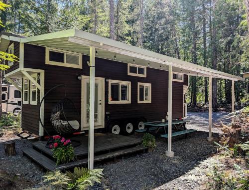 Gallery image of Tiny Home - Cozy Farm Stay - Wood-Fired Sauna in Qualicum Beach