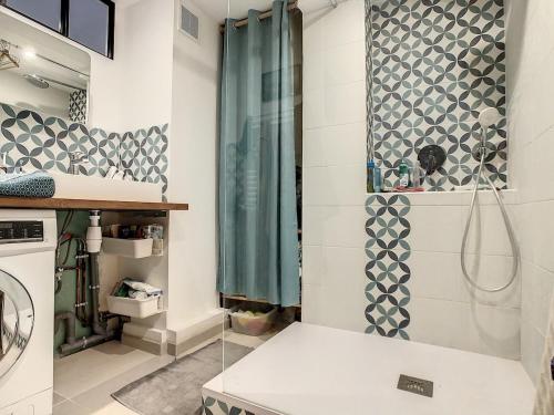 Η κουζίνα ή μικρή κουζίνα στο Cosy apartment with a magnificent view 10 min from Paris Exhibition Centre