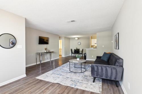 Χώρος καθιστικού στο Park At London T2 Spacious 2 Bed 2 Bath