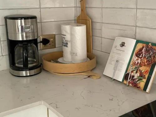 Utensilios para hacer té y café en Modern Executive Stay