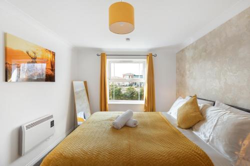 a bedroom with a bed with a stuffed animal on it at Deluxe 2-Bedroom Serviced Apartment near Windsor Castle & M4 - Free Parking in Windsor