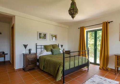 Postel nebo postele na pokoji v ubytování Quinta da Madrugada