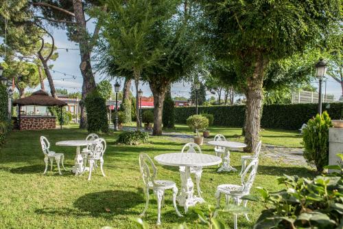 a group of tables and chairs in a park at Hotel Casa José Díaz in San Agustín de Guadalix