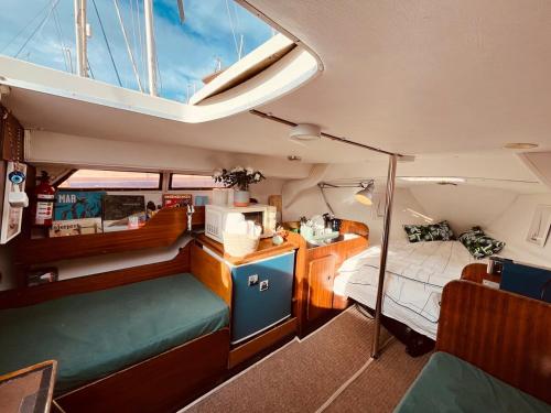 Bacus - Your Floating Hideaway in Lisbon
