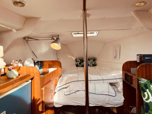 Bacus - Your Floating Hideaway in Lisbon