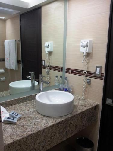 Ένα μπάνιο στο Hotel Astor