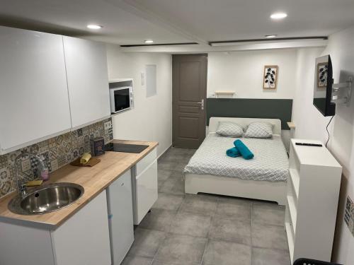 Photo de la galerie de l'établissement Studio centre historique Port La Ciotat - Le 25B Piroddi, à La Ciotat