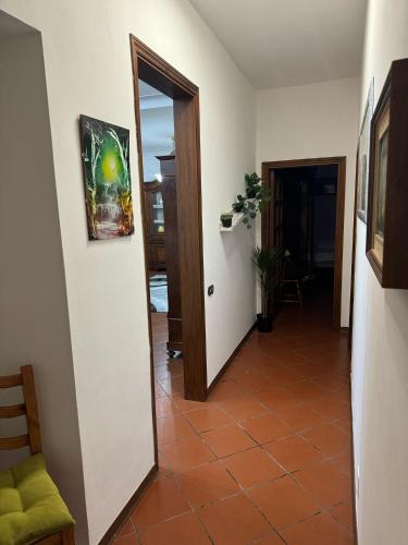 a hallway with a door leading to a room at Residenza Brancondi in Loreto