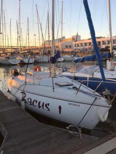 Bacus - Your Floating Hideaway in Lisbon