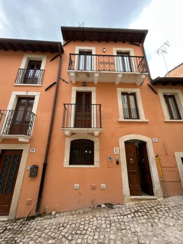 Budova, kde se prázdninový dům nachází