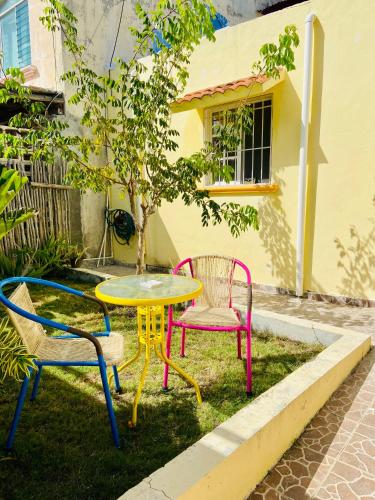a table and two chairs and a table and chairs at Casa Kini en Cancún in Cancún