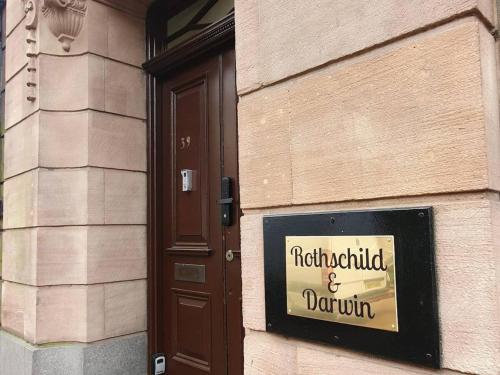 Sijil, anugerah, tanda atau dokumen lain yang dipamerkan di Darwin Stays - Service Accommodation in Newcastle under Lyme City Centre