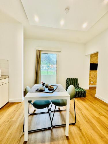 a white table and chairs in a living room at VALE MAR Guest in Ribeira Brava