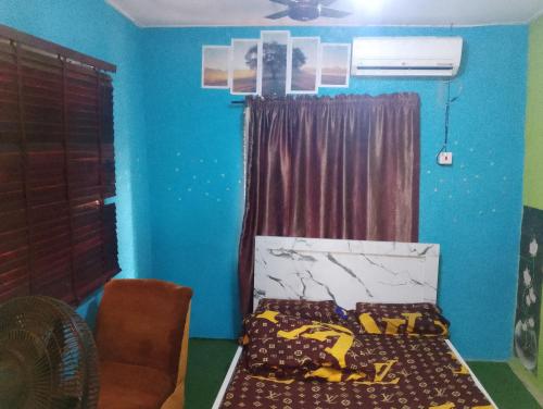 a room with a bed and a chair and a window at Xclusive Place in Otta