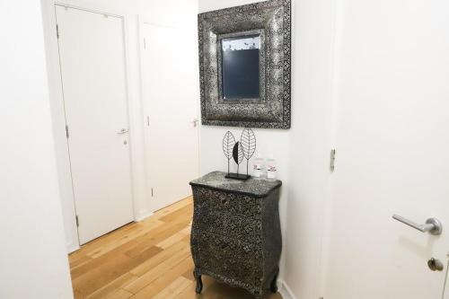 a room with a table and a picture on the wall at Great location, direct links to London Bridge! in Forest Hill