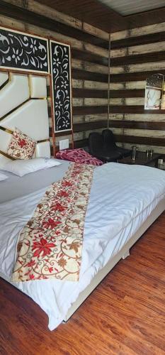 a bedroom with a large bed in a room at Hotel Big Dreams in Kolur