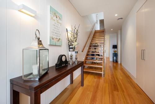 Gambar di galeri bagi Ocean Oasis - Luxe Getaway with Coastal Views di Safety Beach