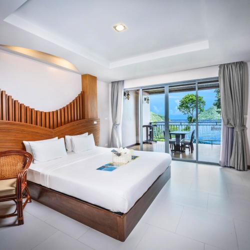 Postel nebo postele na pokoji v ubytování Dusit Buncha Koh Tao by Riya Group