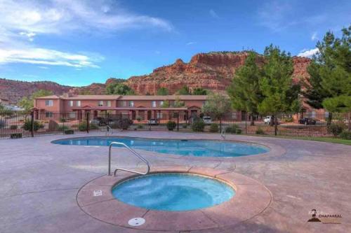 Πισίνα στο ή κοντά στο Kasa Kanab Modern Townhome Pet Friendly