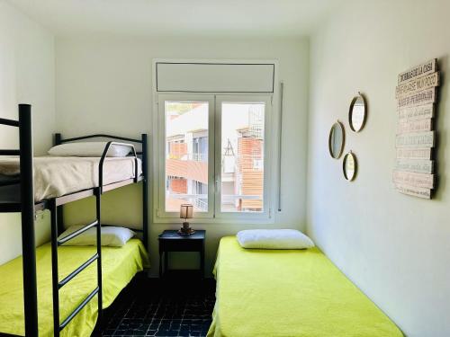 Amplio apartamento en Roses cerca de la playa, con estacionamiento. - ES-258-76