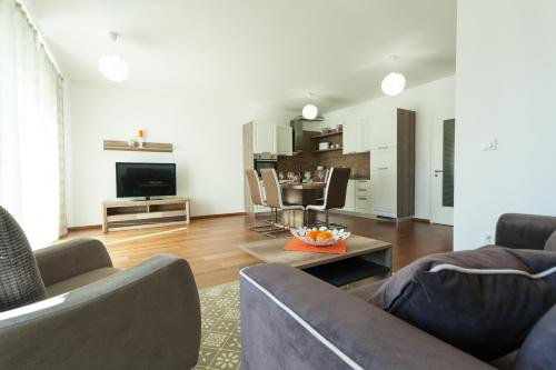 Deluxe Neli Apartments