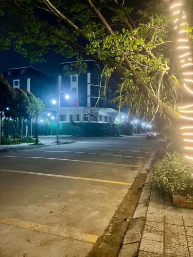 an empty street at night with street lights at DELUXE VILLA 2 có 5 phòng ngủ trung tâm tp in Thôn Trường Giang