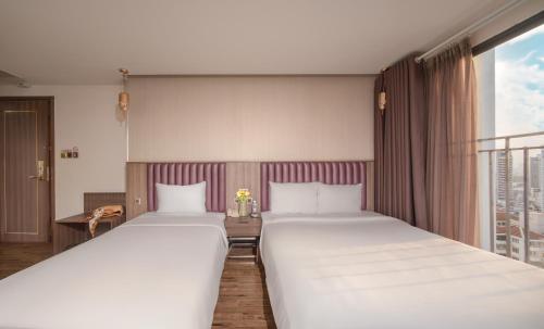 Кровать или кровати в номере V Hotel Nha Trang