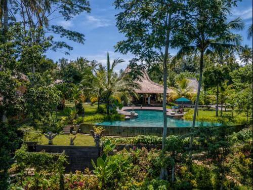 Taman di luar Permata Ayung Private Estate