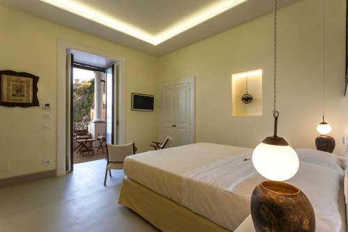 Gallery image of Yacht Club Capo Cervo Suites B&B in Sorrento