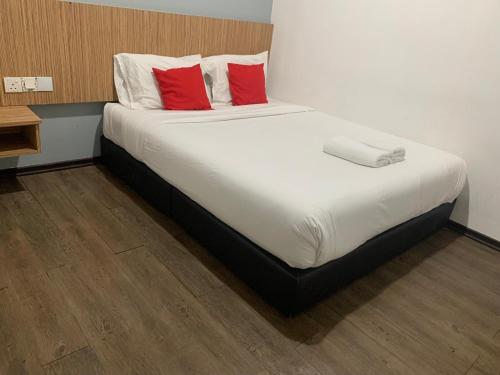 Postel nebo postele na pokoji v ubytování Rg Hotel Ayer Hitam