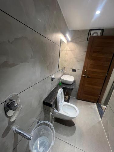 Koupelna v ubytování hotel abhilasha pachmarhi '