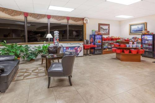 Gallery image of Ramada by Wyndham Grayling Hotel & Conference Center in Grayling
