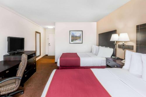 Gallery image of Ramada by Wyndham Grayling Hotel & Conference Center in Grayling