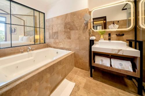 Ένα μπάνιο στο Hotel La Compania Del Valle