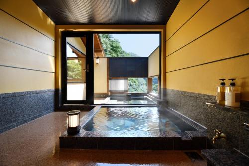 Fotografie z fotogalerie ubytování 鹿覗きの湯つるや v destinaci Nakanojo