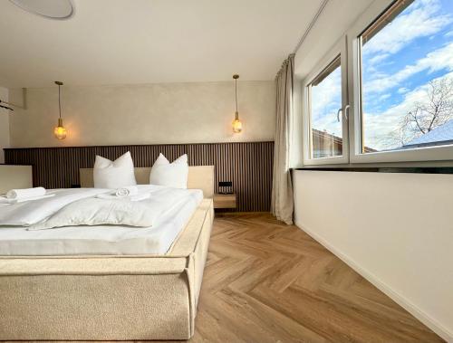Ένα ή περισσότερα κρεβάτια σε δωμάτιο στο Loft am See I Balkon I Bergnähe I Parken I Schloss