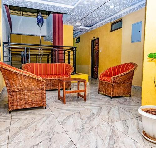 Ruang duduk di Nur Complex Hotel & Apartment