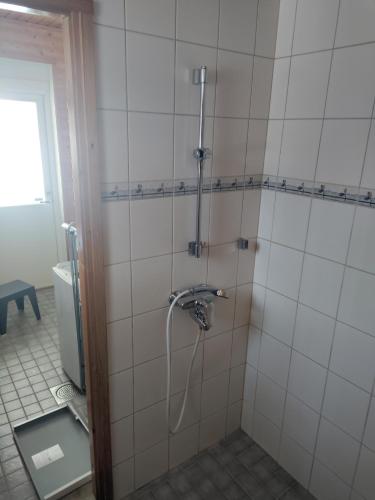a bathroom with a shower with a hose at Lake Cottage Onnenranta in Kolinkylä