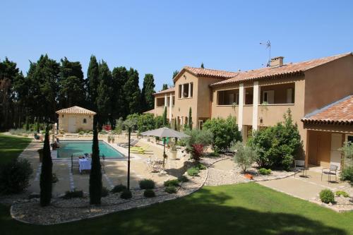 Πισίνα στο ή κοντά στο La Bastide des Cyprès