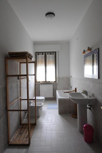 a bathroom with a sink and a tub and a toilet at L'Ortolano Apartments in Spoleto
