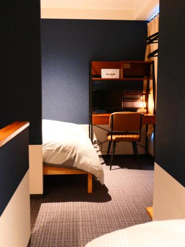 Ein Bett oder Betten in einem Zimmer der Unterkunft ForYou Honancho 方南町