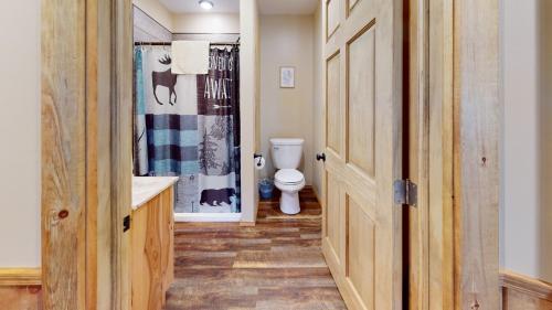 Ένα μπάνιο στο Rough Cut Lodge