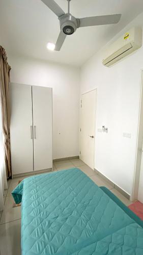 Postel nebo postele na pokoji v ubytování Condo Ioi City Mall Putrajaya, 3 & 2 Bedrooms, near to Hospital Serdang, UPM, Uniten