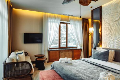 Llit o llits en una habitació de Дом у озера