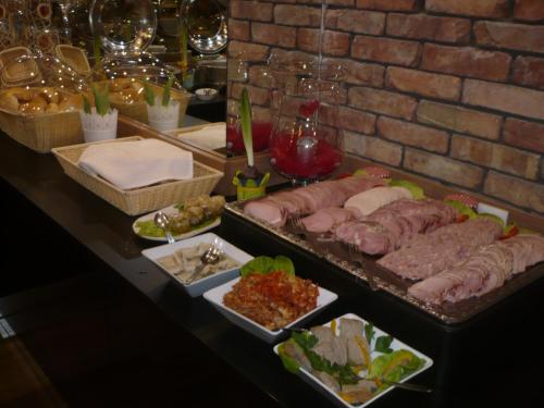a buffet with meat and other foods on a table at Auto Port Renice in Myślibórz