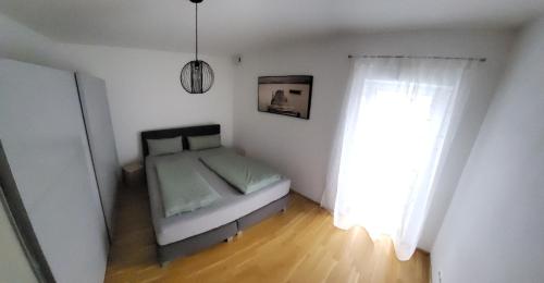 a small bedroom with a bed and a window at Ferienwohnung Watzmannglück in Berchtesgaden