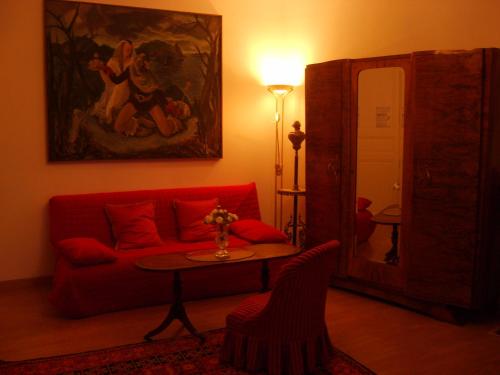 a living room with a red couch and a table at Lalobema in Machecoul
