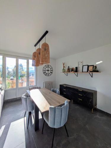 Photo de la galerie de l'établissement Appartement Cosy et Confortable, à Villefranche-sur-Saône