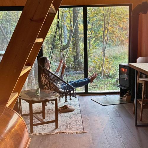 Istumisnurk majutusasutuses Here & Now Tiny House